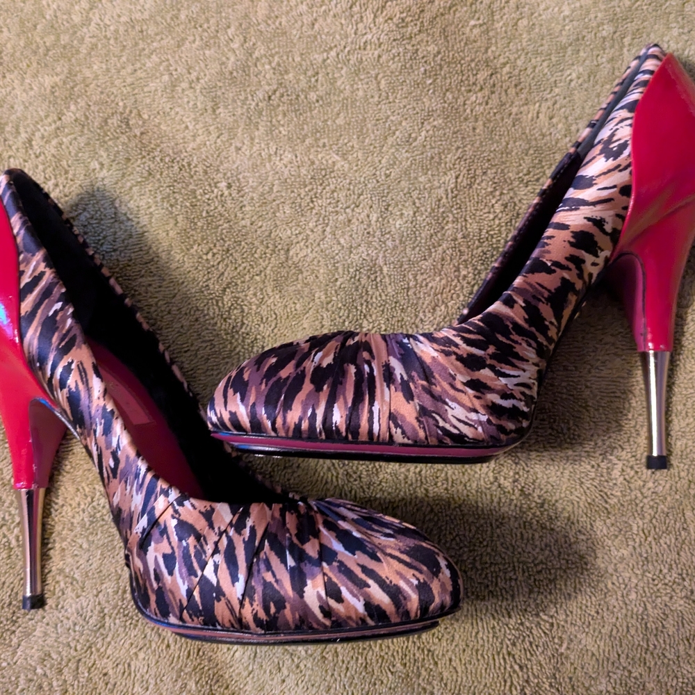 Betsey Johnson Animal Print Heels with Pink Soles - Picture 9 of 11